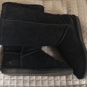 Black bjorndal mid calf boots. Ugg like boots